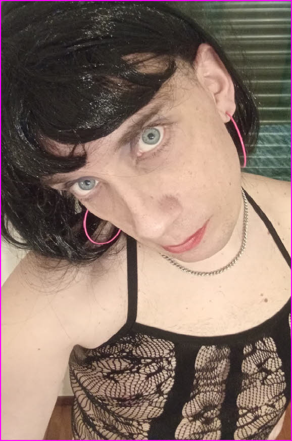 Easily recognisable exposure image of sissy whore Dania from Venice