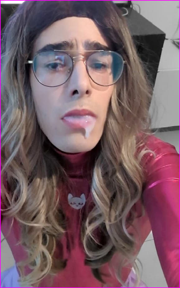 Cum-guzzling sissy whore Jade