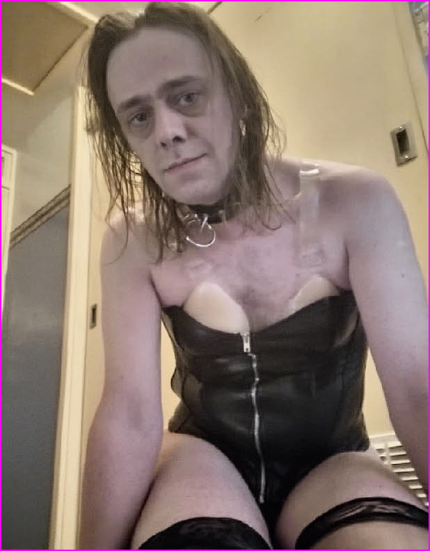 Cross-dressing sissy loser Raven Cross-dressing sissy loser Raven