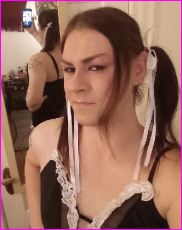 Effeminate sissy KylieKiss wears his hair in girlie ribbons Effeminate sissy KylieKiss wears his hair in girlie ribbons