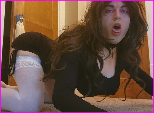 Failed husband Sissy Missy wants to suck hung men's cocks
