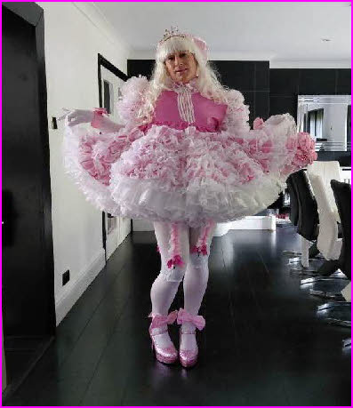 Ruinous sissy exposure photo of pathetic pink tranny maid Catrin