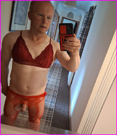 Degrading exposure photo of cross-dressing sissy slut Gordon from Scotland