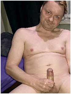 Closet faggot Piotr jerks off his little manhood