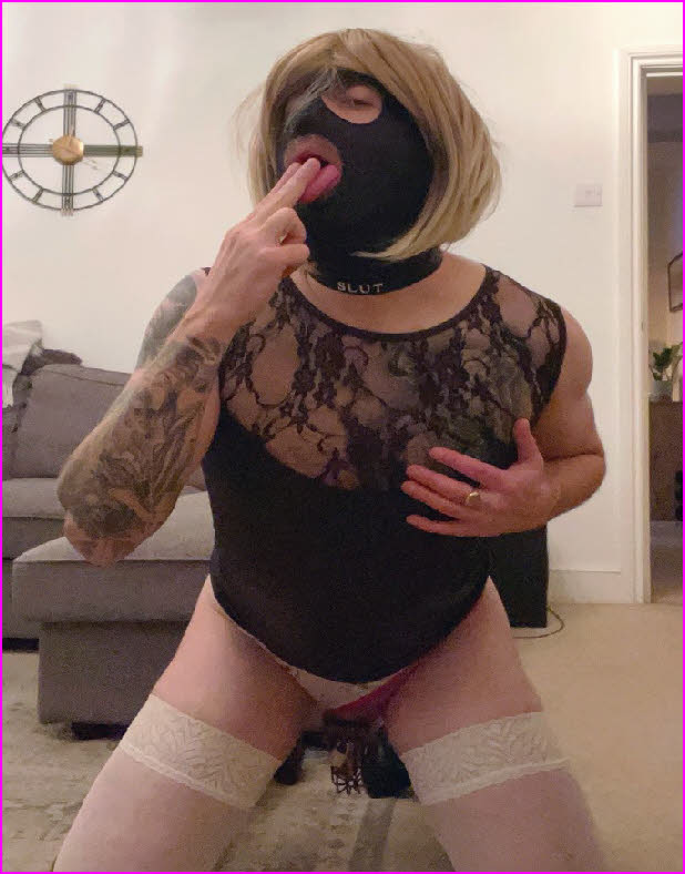 Pathetic sissy Scarlet risks ruining his own masculinity with truly tragic photo