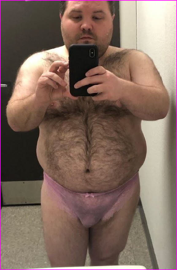 Sissy loser Mark from Indiana takes selfie in slutty pink panties